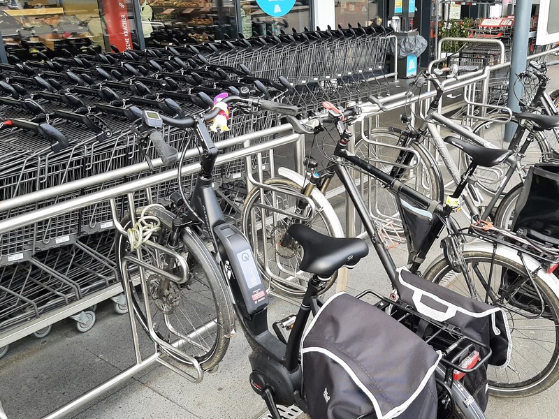 Fahrradabstellanlage beim Aldi in Rosbach