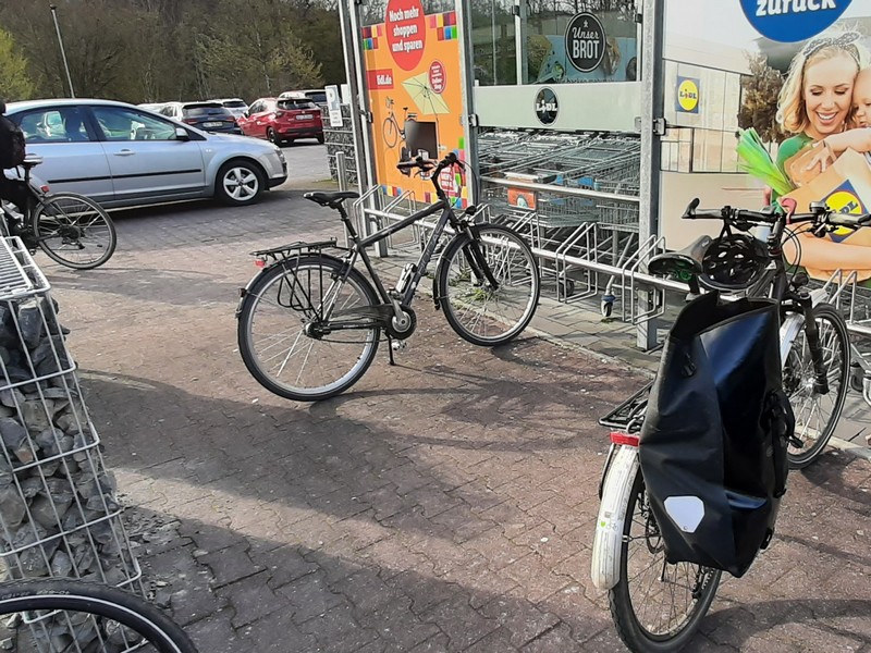 Fahrradabstellanlage beim Lidl in Rosbach