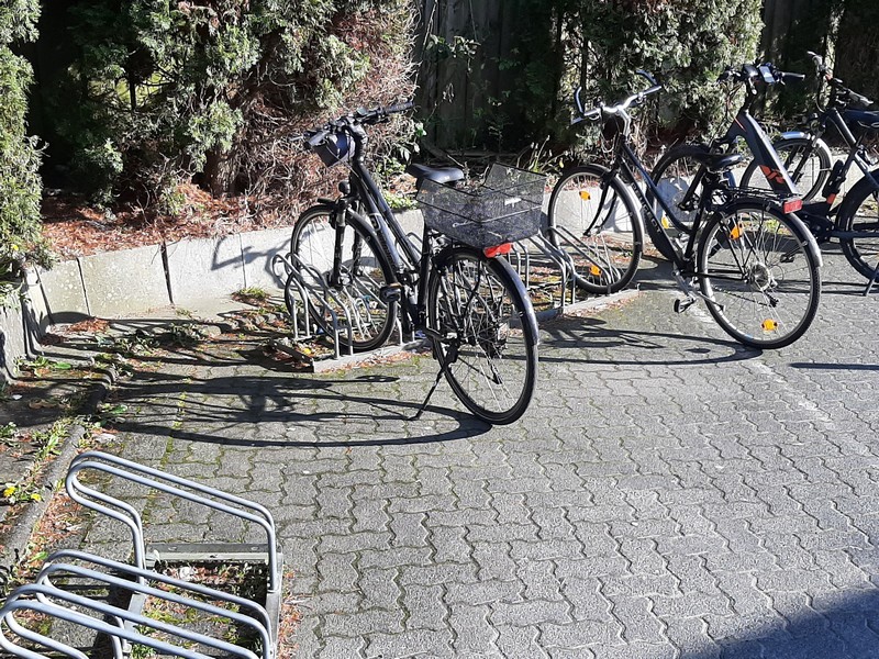 Die Fahrradabstellanlage am Rewe in Dattenfeld